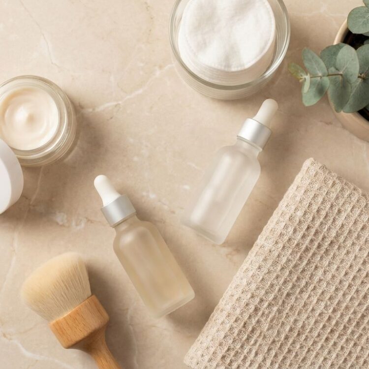 skintime Akne-Behandlung mit hochwertigen Pflegeprodukten